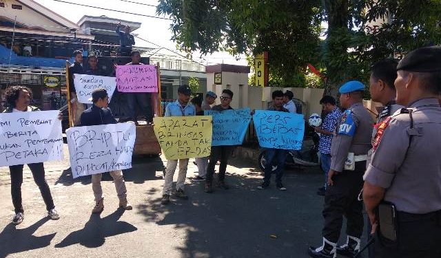 Aksi Jurnalis Malut di depan Polda Malut