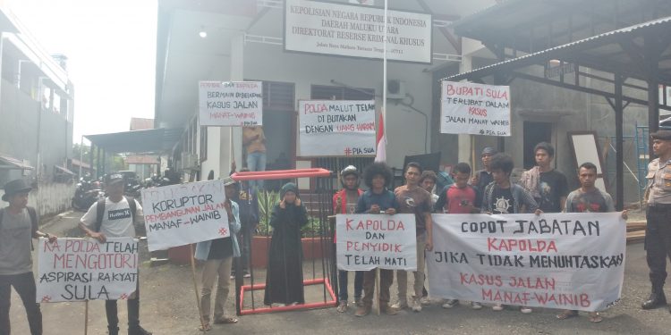 Anak Sula Kota Ternate Saat Melakukan Aksi Demo jalan Manaf - Wainib