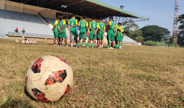 Skuad Sepakbola Pra PON Maluku Utara saat Latihan di Stadion Mandala Karang Panjang, Ambon - Maluku