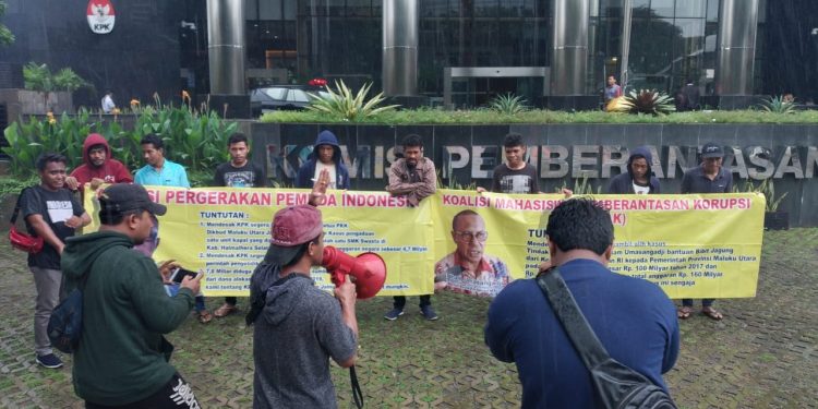 Kompak Saat Mmelakukan Aksi di Depan Gedung KPK RI di Jakarta