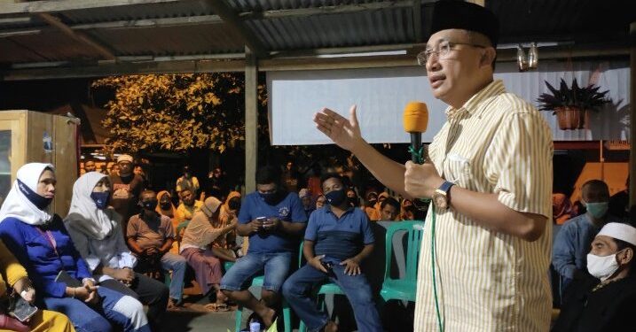 Bakal Calon Wali Kota Ternate, Tauhid Soleman Saat Bersilaturahmi dengan Warga Salero, Selasa (15/9/2020) malam.