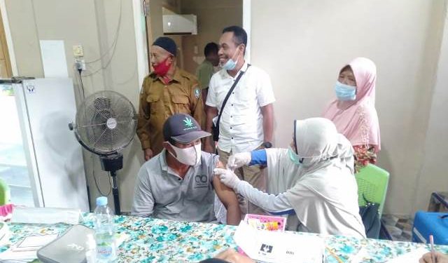 Pemerintah Kecamatan Bacan Lakukan Vaksinasi Covid-19