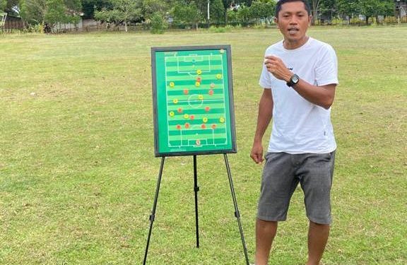 Pelatih Sepakbola PON Malut - Rahmat 'Poci' Rivai. (Foto : Iest)