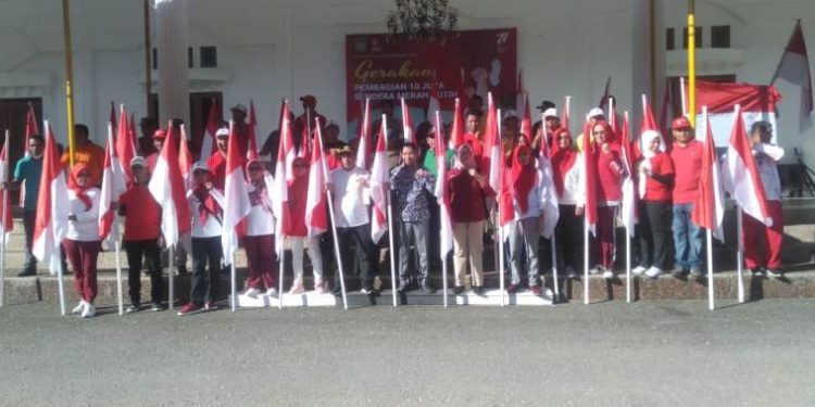 Persiapan Pembagian 5000 bendera merah puti pada masyarakat oleh Pemda Sula. (Foto : RuL CM)