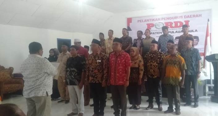 Wakil Ketua Pordi Maluku Utara, Ibrahim Tidore Saat Melantik Pengurus Pordi Kepulauan Sula. (Foto : RuL CM)