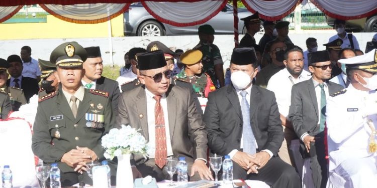Kakanwil Kemenkumham Malut Hadiri Upacara HUT TNI di Lapangan Salero Kota Ternate. (Foto : Humas Kemenkumham)