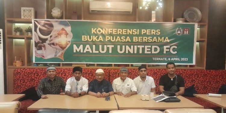 Managemen Malut United FC Saat Konferensi Pers di Kafe K62, Kamis (6/4/2023). (Dok : Foto Va2)