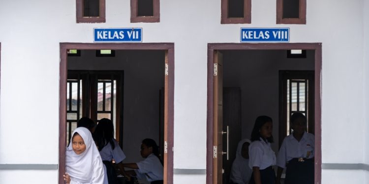 Salasatu Sekolah di Desa Kawasi Sudah Berlangsung Lebih Baik. (Dok : Foto Humas Harita)