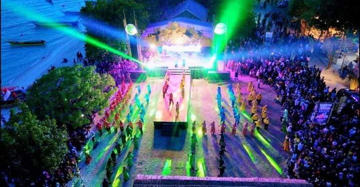 Malam Puncak Festival Tanjung Waka di Kepulauan Sula. (Dok : Dinas Infokom)
