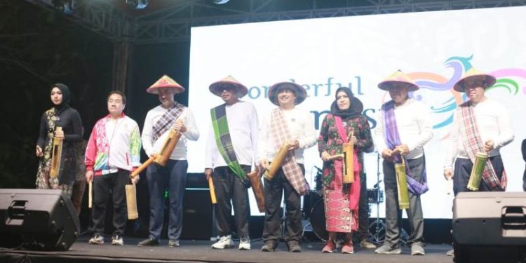 Pembukaan Festival Tanjung Waka di Kepulauan Sula. (Dok : Foto Istimewa)