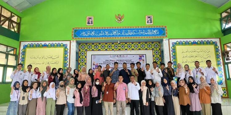 Foto Bersama Usai Seleksi Substantif Pemilihan Duta Genre Provinsi Maluku Utara. (Dok : Foto Humas BKKBN Malut)